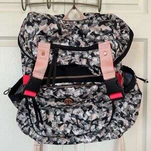 Rare Lululemon Travelling Yogini Rucksack in Mystic Jungle
